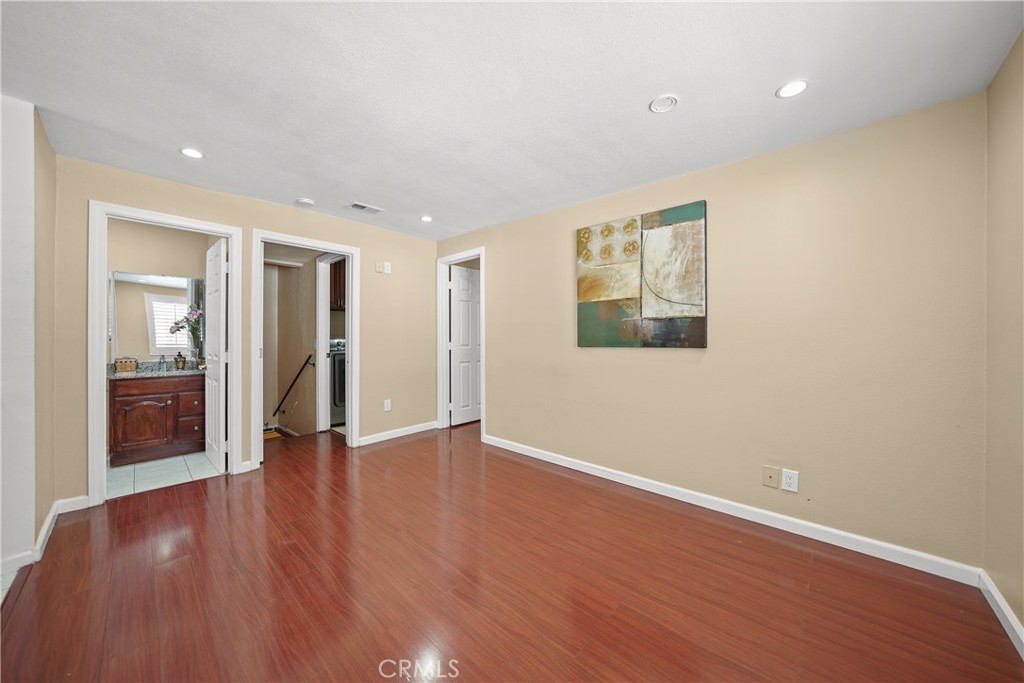 895 North Los Robles Avenue Pasadena, CA 91104 - Photo 46 of 58 an empty room with wooden floor and windows
