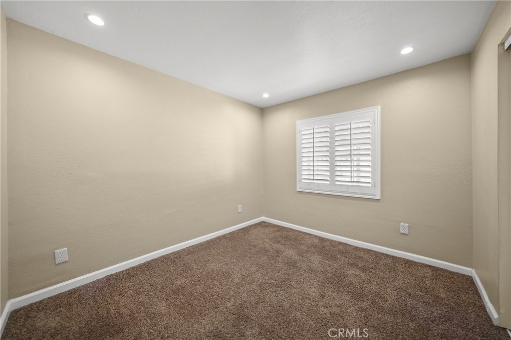 895 North Los Robles Avenue Pasadena, CA 91104 - Photo 48 of 58 an empty room with windows