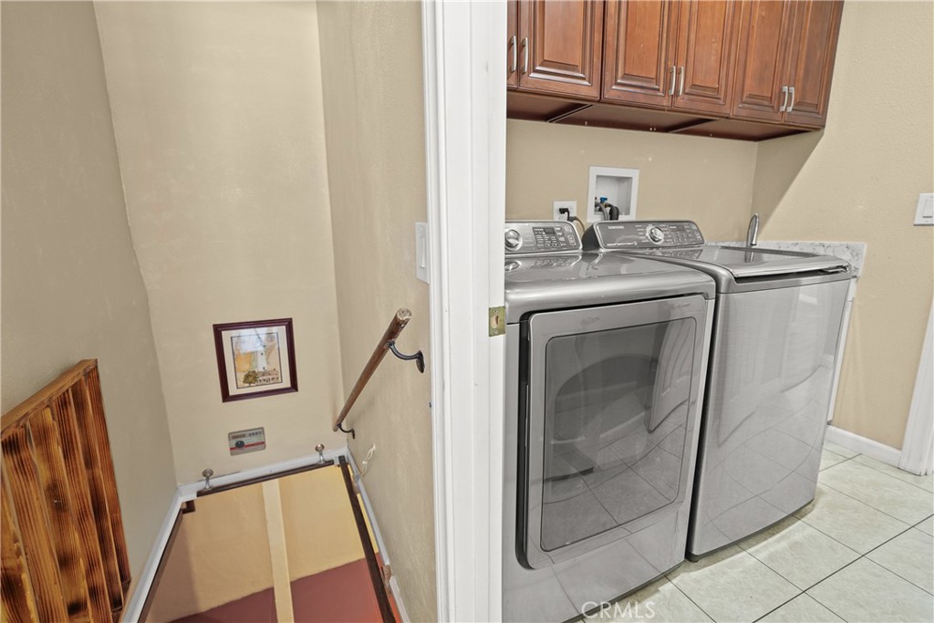 895 North Los Robles Avenue Pasadena, CA 91104 - Photo 51 of 58 a utility room with dryer and washer