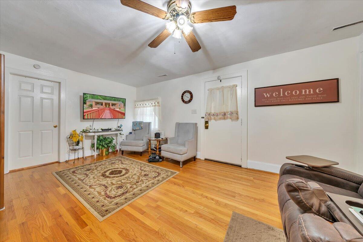 1852 Wildwood Road Salem, VA 24153 - Photo 9 of 48 07-MIB07816