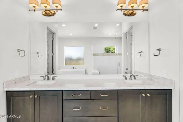 $1,469,000 | 625 West Echo Lane, Phoenix, AZ 85021