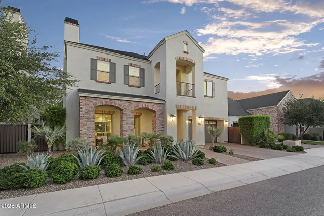 $1,469,000 | 625 West Echo Lane, Phoenix, AZ 85021