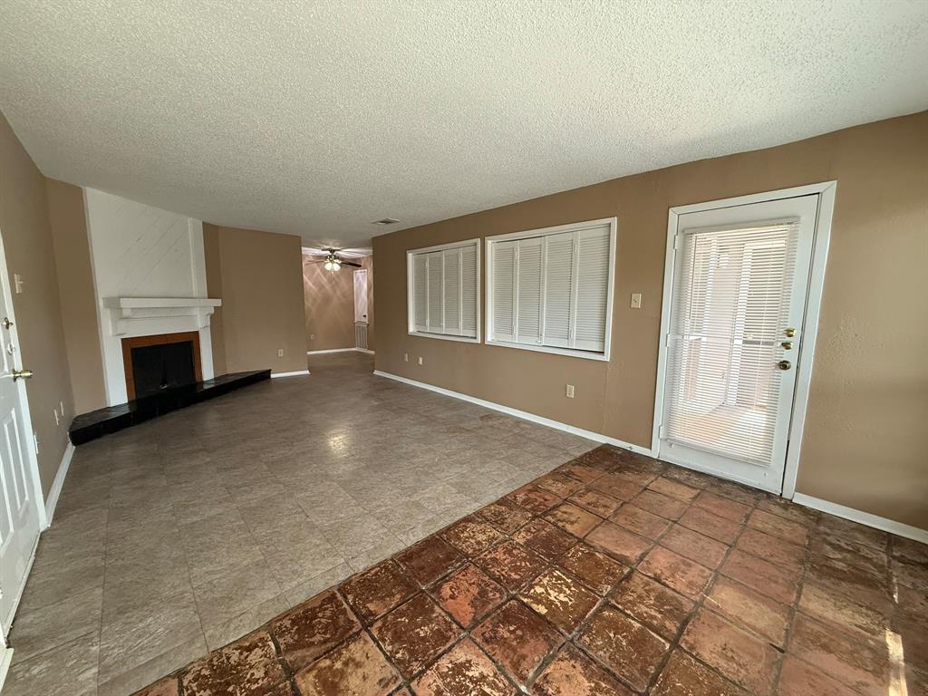 9696 Walnut Street, Unit 606 Dallas, TX 75243 - Photo 3 of 17 an empty room with windows