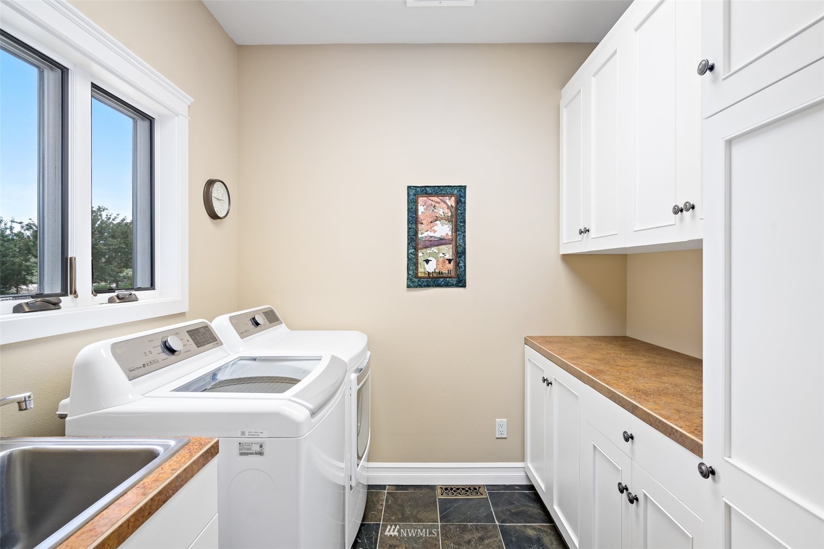 273 Galloway Road Touchet, WA 99360 - Photo 12 of 39 a utility room with washer and dryer