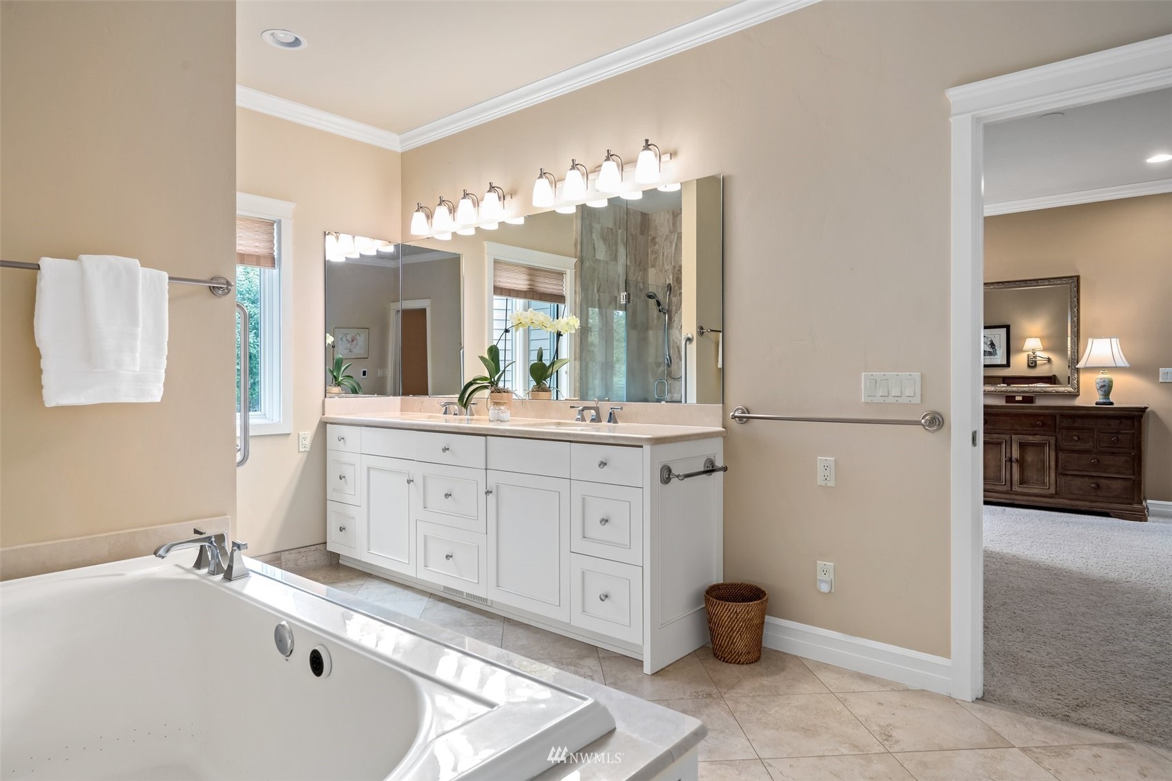 273 Galloway Road Touchet, WA 99360 - Photo 17 of 39 a spacious bathroom with a double vanity sink and a mirror