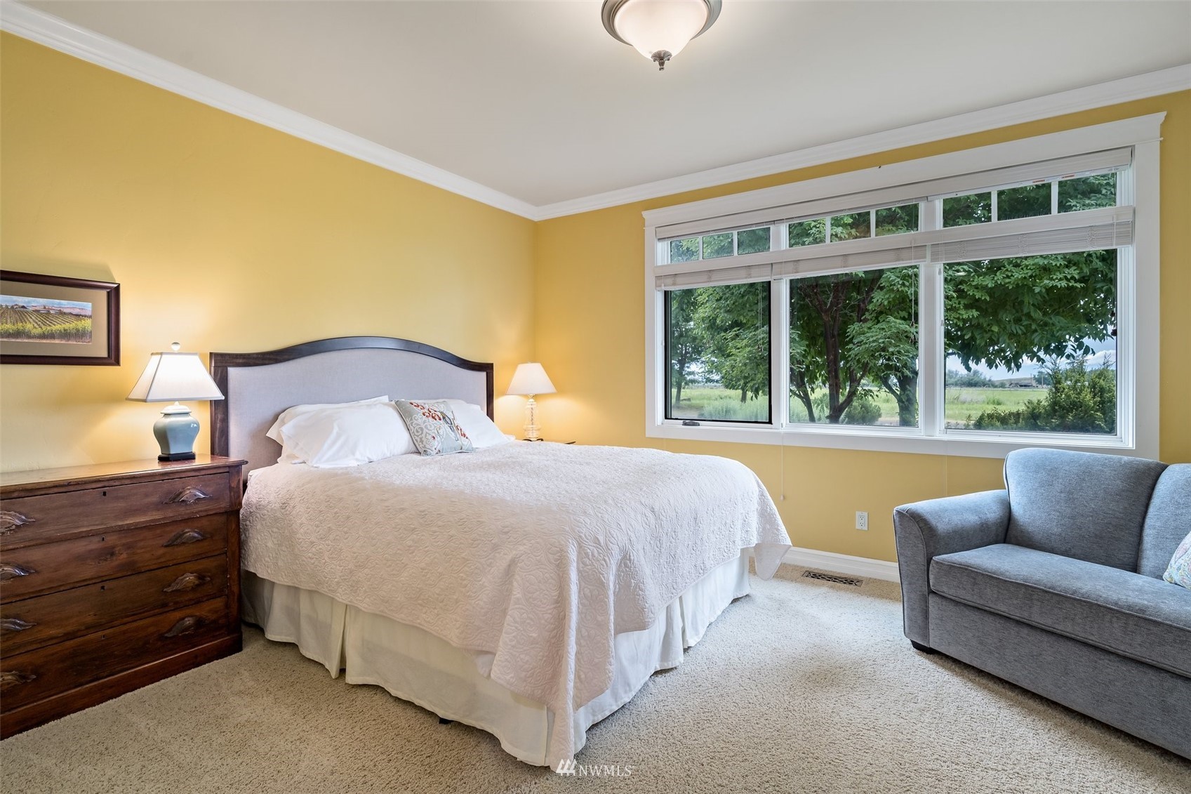 273 Galloway Road Touchet, WA 99360 - Photo 18 of 39 a bedroom with a bed and a couch