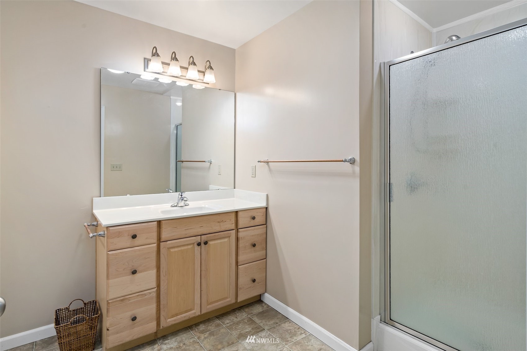 273 Galloway Road Touchet, WA 99360 - Photo 30 of 39 a spacious bathroom with a double vanity sink and mirror