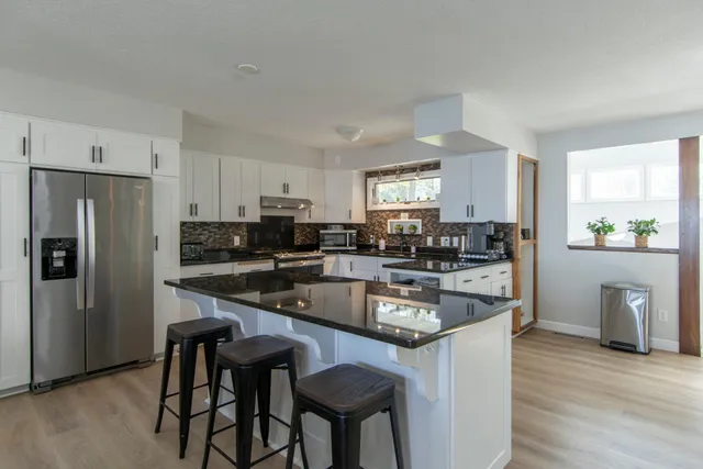 $824,900 | 810 West Main Street, Isle, MN 56342