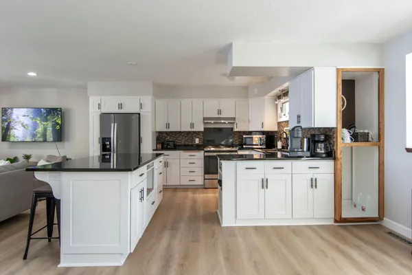 $824,900 | 810 West Main Street, Isle, MN 56342