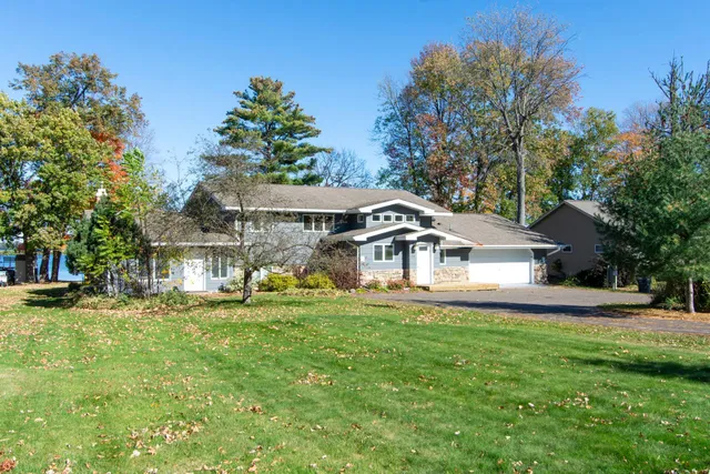 $824,900 | 810 West Main Street, Isle, MN 56342