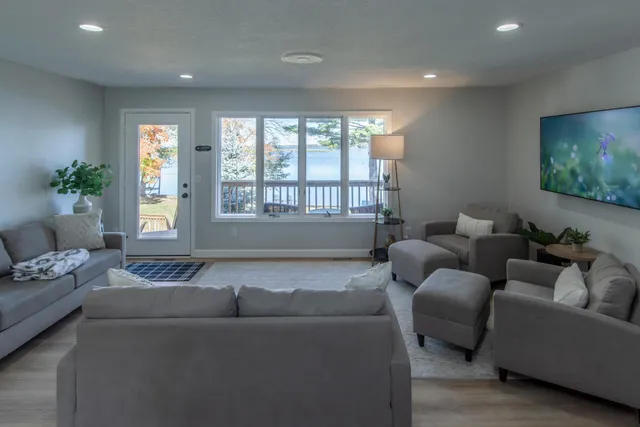 $824,900 | 810 West Main Street, Isle, MN 56342