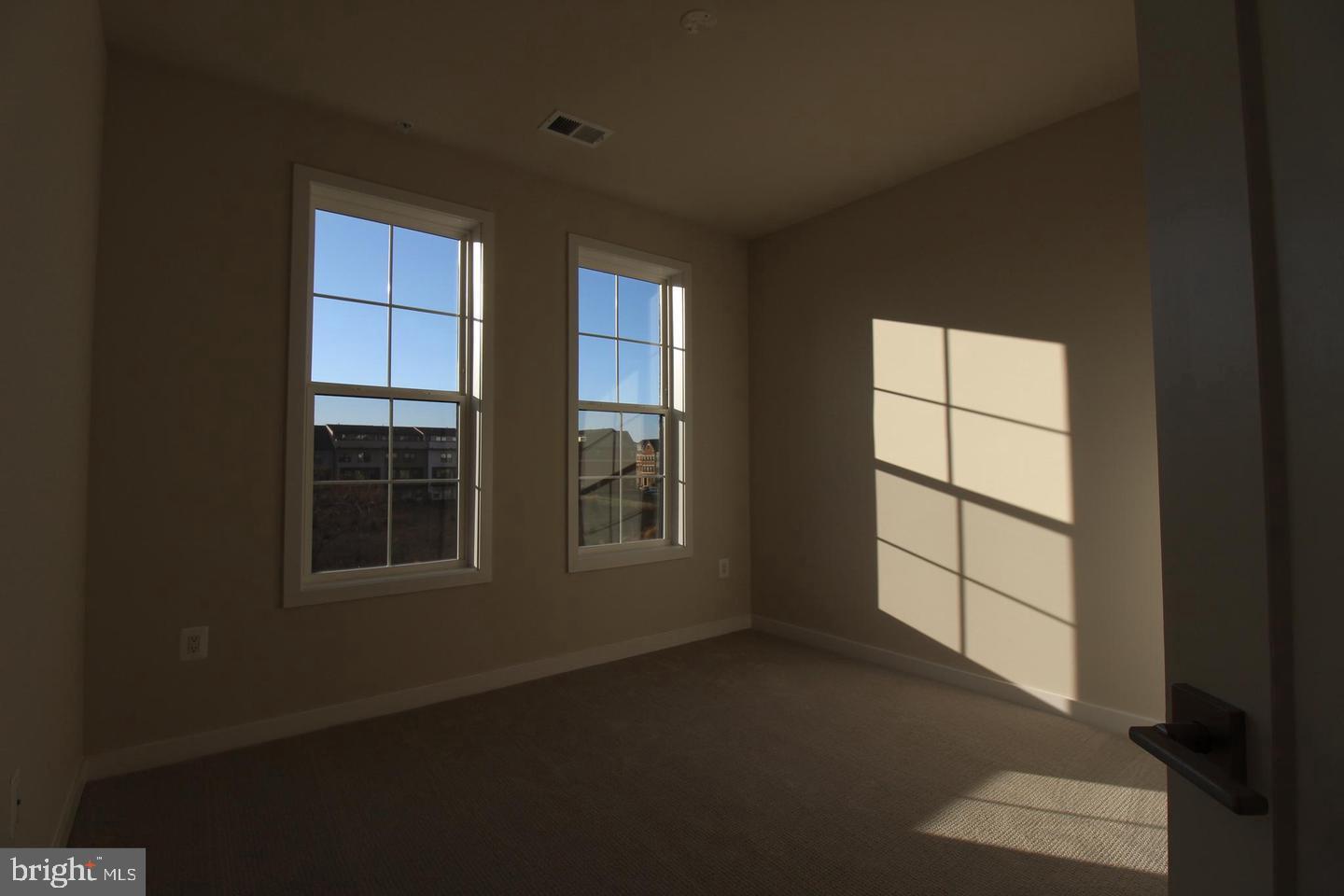 22383 Roanoke Rise Terrace Ashburn, VA 20148 - Photo 36 of 41 an empty room with windows
