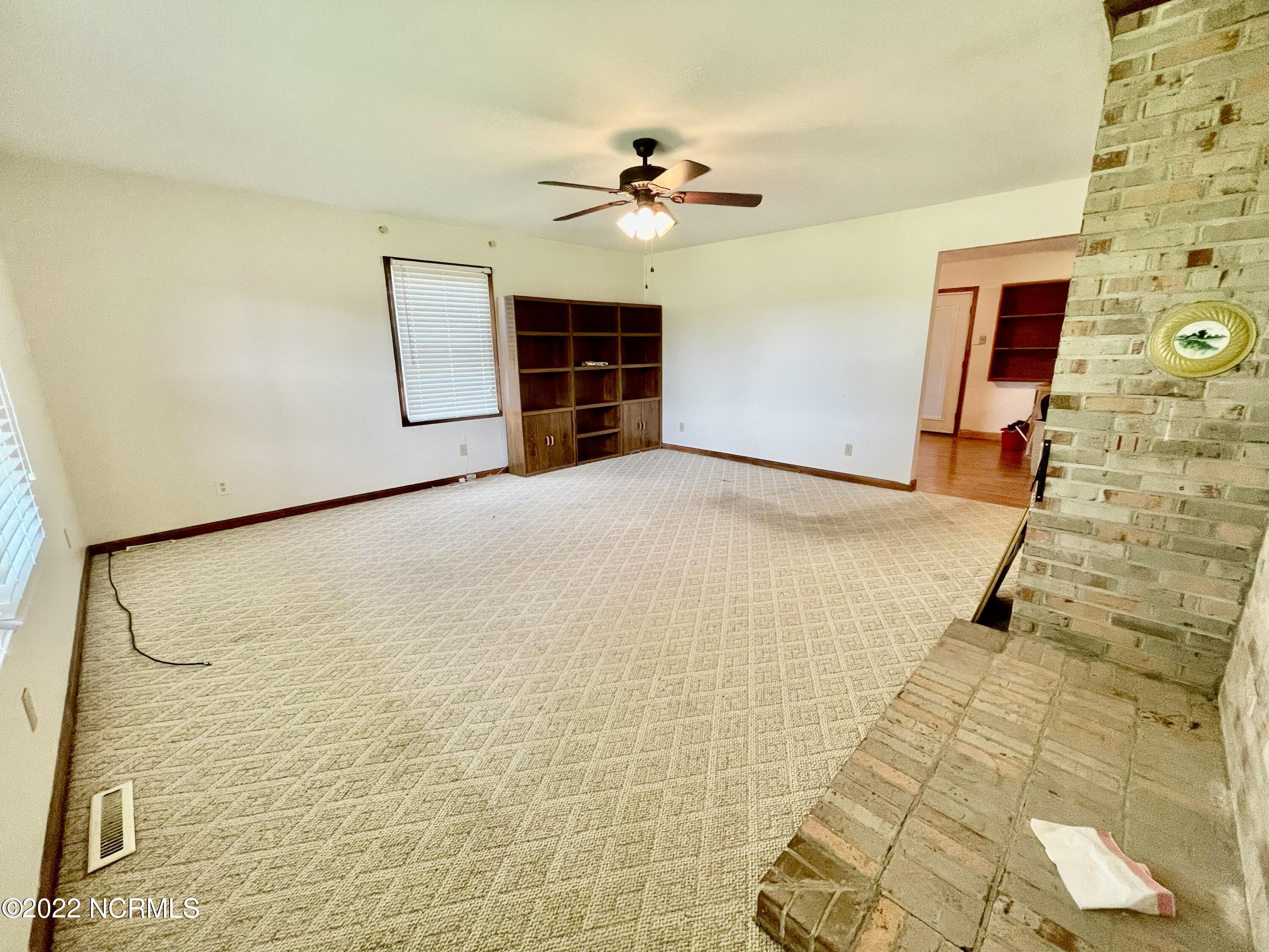 947 Taylor Heath Road Kinston, NC 28501 - Photo 5 of 23 Living Room