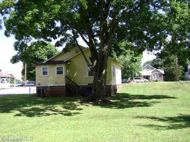 233 Polo Road Winston-Salem, NC 27105 - Photo 5 of 9 Yard/Garden.