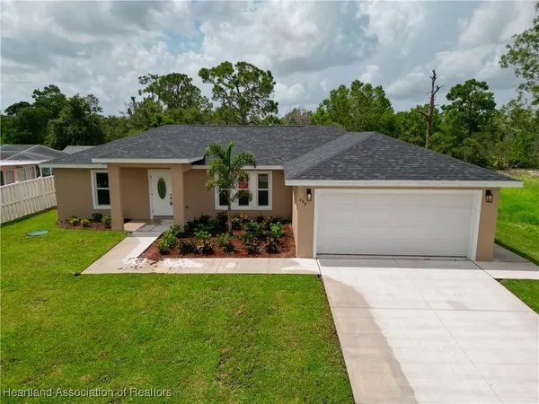 $2,600 | 136 Lincoln Road Northwest, Lake Placid, FL 33852