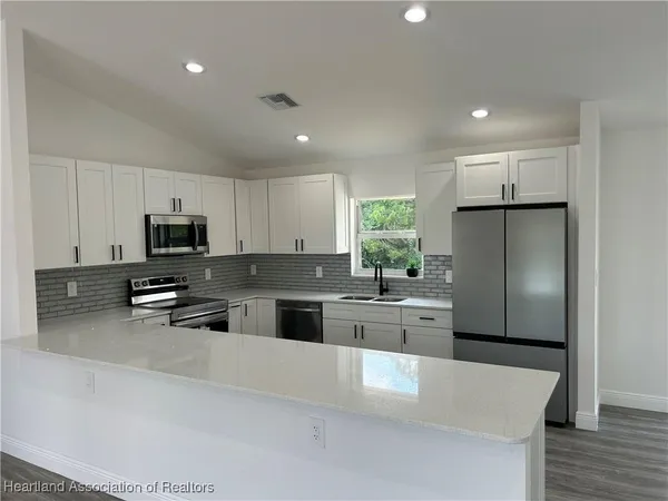 $2,600 | 136 Lincoln Road Northwest, Lake Placid, FL 33852