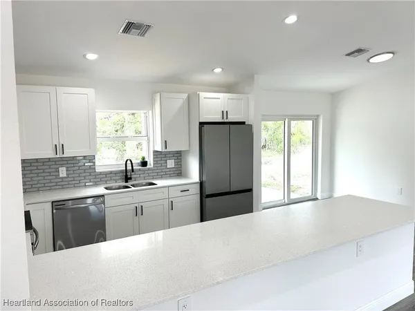 $2,600 | 136 Lincoln Road Northwest, Lake Placid, FL 33852