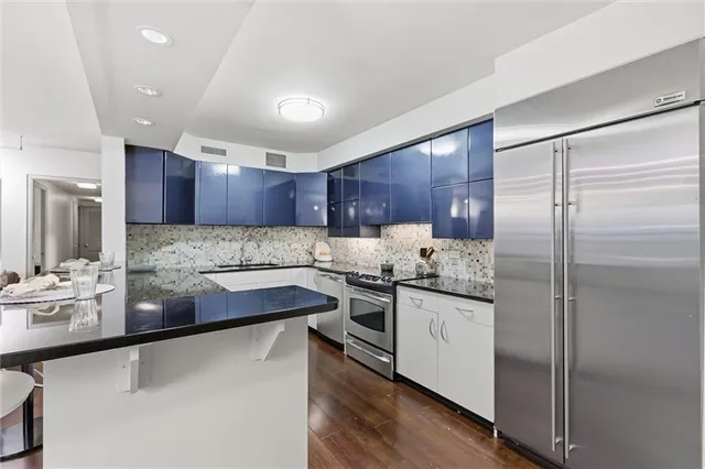 $335,000 | 310 West 49th Street, Unit 403, Kansas City, MO 64112