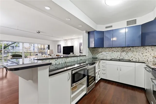 $335,000 | 310 West 49th Street, Unit 403, Kansas City, MO 64112