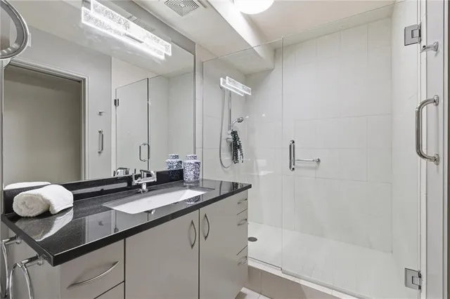 $335,000 | 310 West 49th Street, Unit 403, Kansas City, MO 64112