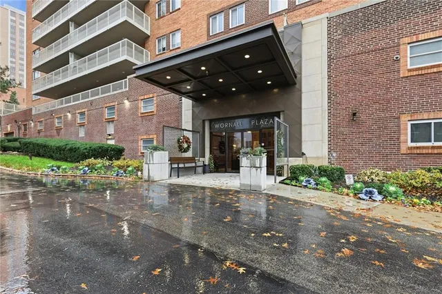 $335,000 | 310 West 49th Street, Unit 403, Kansas City, MO 64112