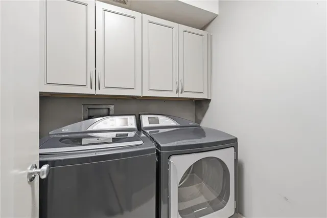 $335,000 | 310 West 49th Street, Unit 403, Kansas City, MO 64112