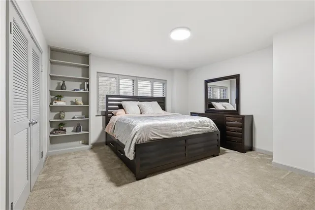 $335,000 | 310 West 49th Street, Unit 403, Kansas City, MO 64112