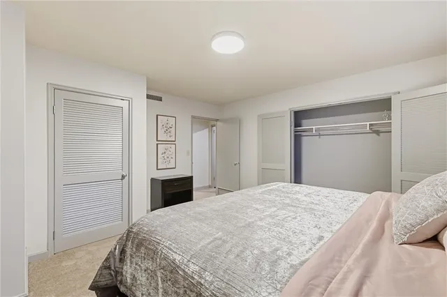 $335,000 | 310 West 49th Street, Unit 403, Kansas City, MO 64112