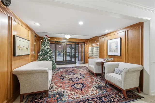 $335,000 | 310 West 49th Street, Unit 403, Kansas City, MO 64112