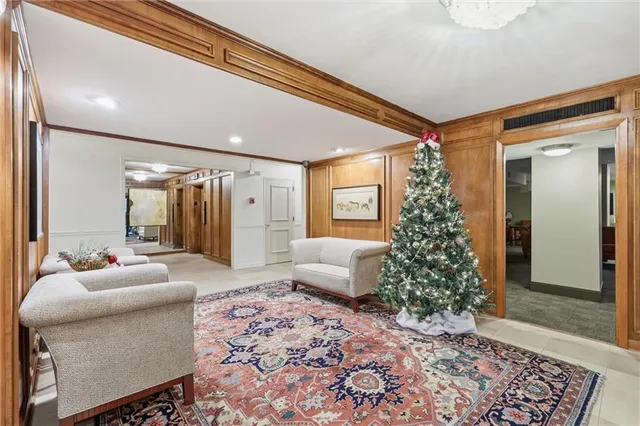 $335,000 | 310 West 49th Street, Unit 403, Kansas City, MO 64112