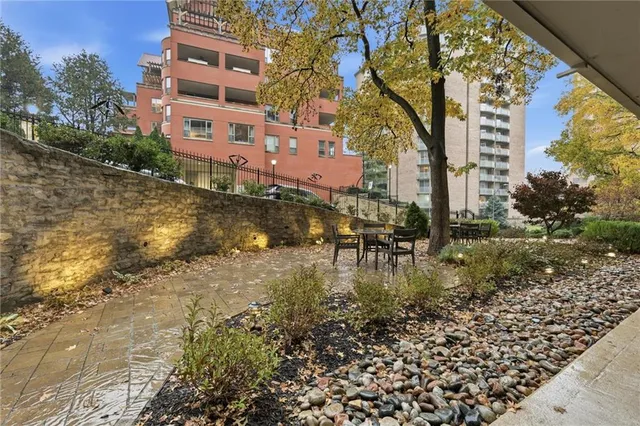 $335,000 | 310 West 49th Street, Unit 403, Kansas City, MO 64112