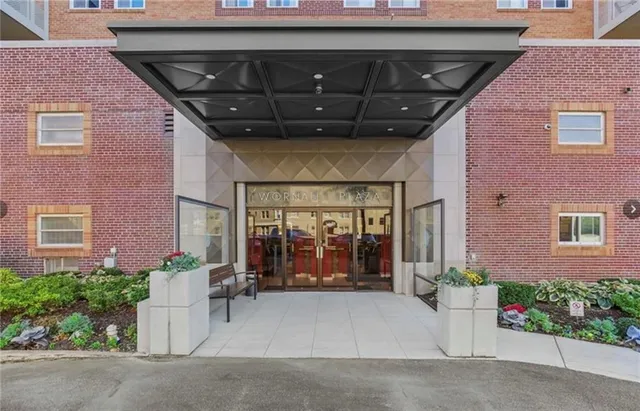 $335,000 | 310 West 49th Street, Unit 403, Kansas City, MO 64112