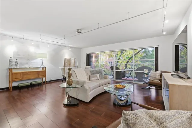 $335,000 | 310 West 49th Street, Unit 403, Kansas City, MO 64112