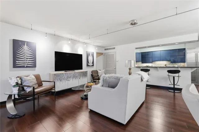 $335,000 | 310 West 49th Street, Unit 403, Kansas City, MO 64112