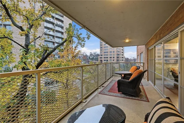 $335,000 | 310 West 49th Street, Unit 403, Kansas City, MO 64112