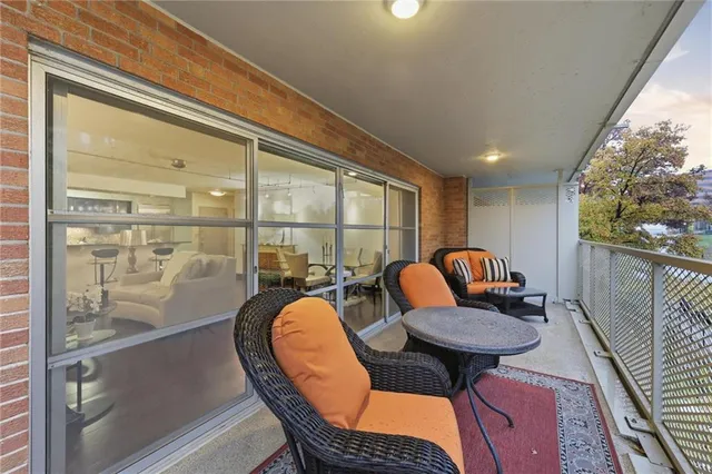 $335,000 | 310 West 49th Street, Unit 403, Kansas City, MO 64112