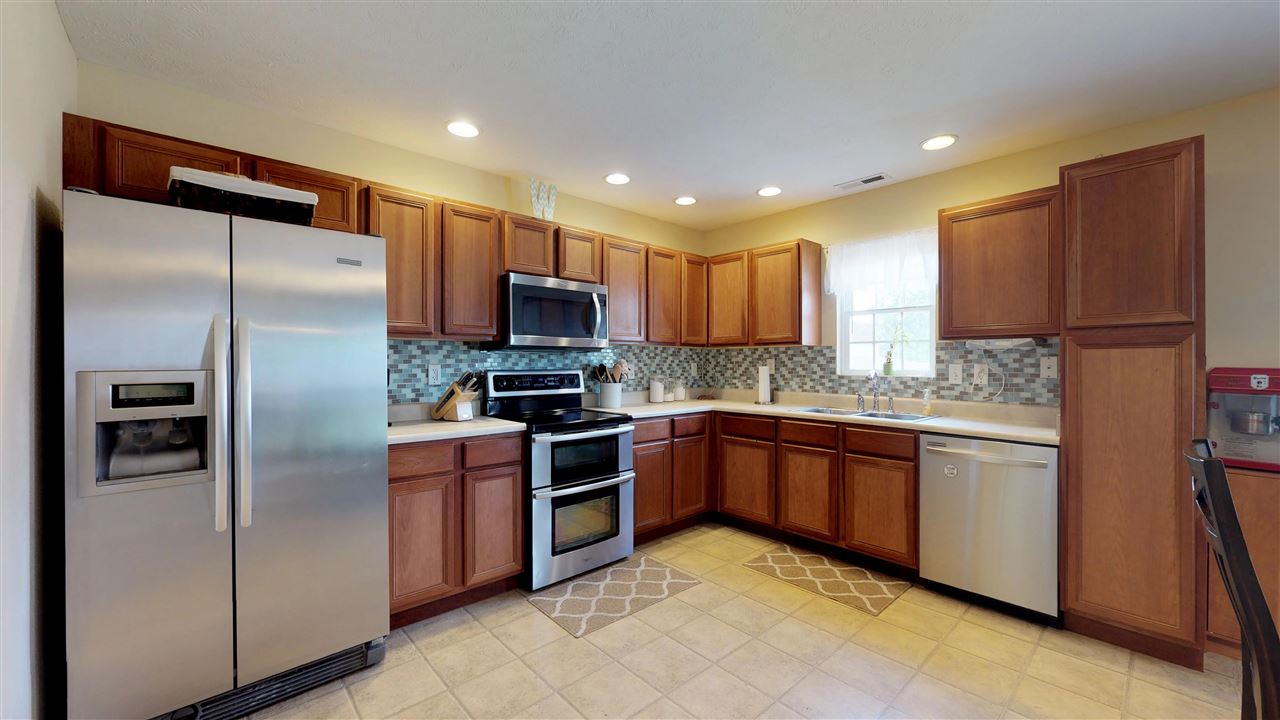 2775 Pearce Point Newburgh, IN 47630 - Photo 4 of 36 Gallery Image 4