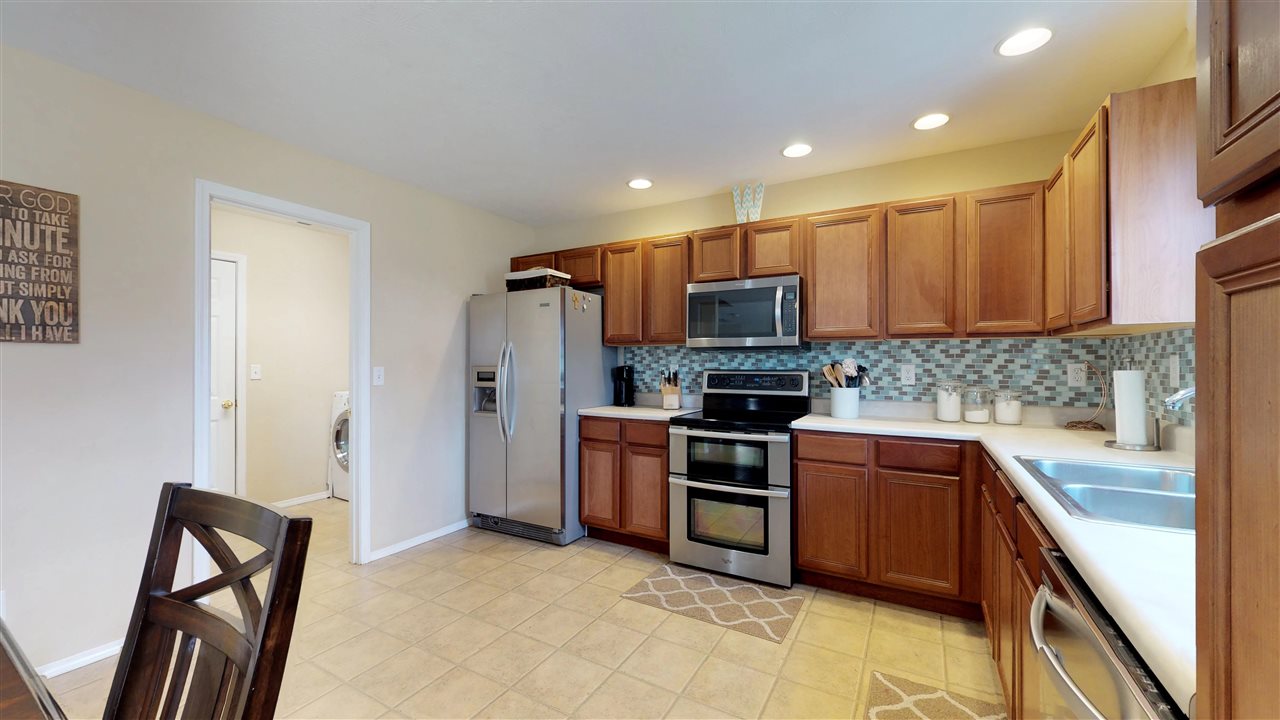2775 Pearce Point Newburgh, IN 47630 - Photo 5 of 36 Gallery Image 5
