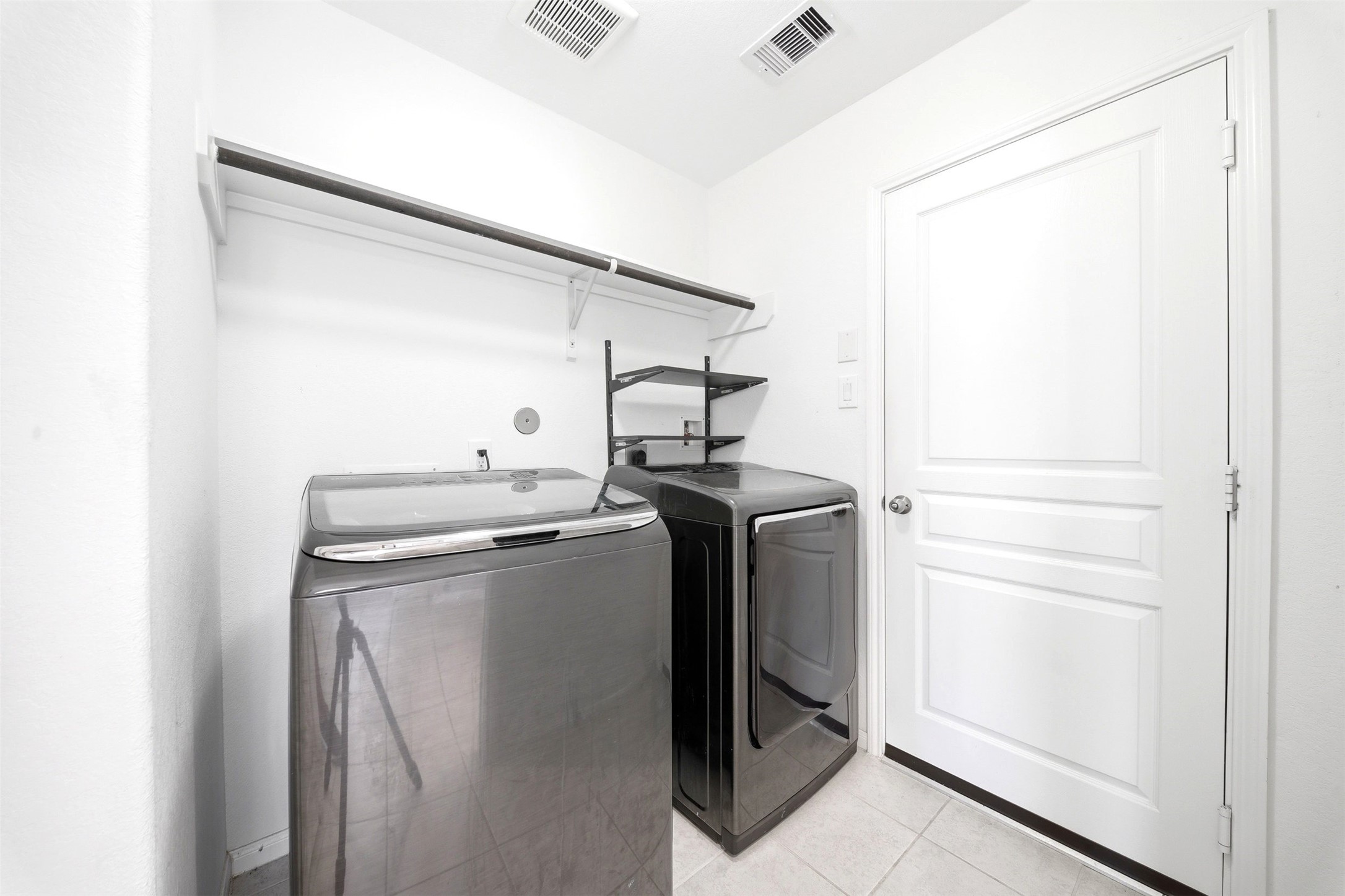 3718 Logandale Ridge Lane Katy, TX 77493 - Photo 20 of 28 Washer and dryer included!