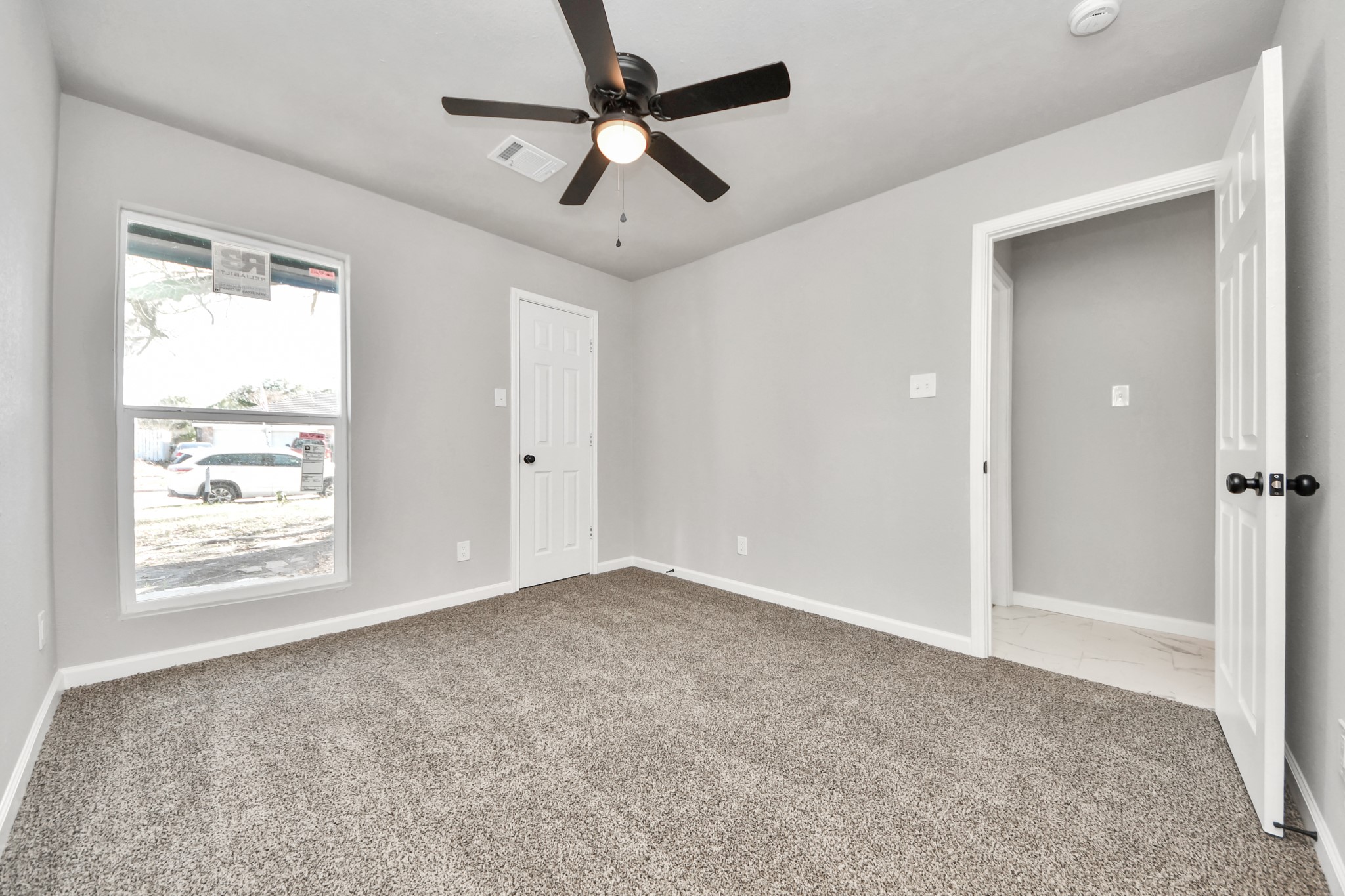 15123 Kaler Road Houston, TX 77060 - Photo 15 of 24 an empty room with fan and windows