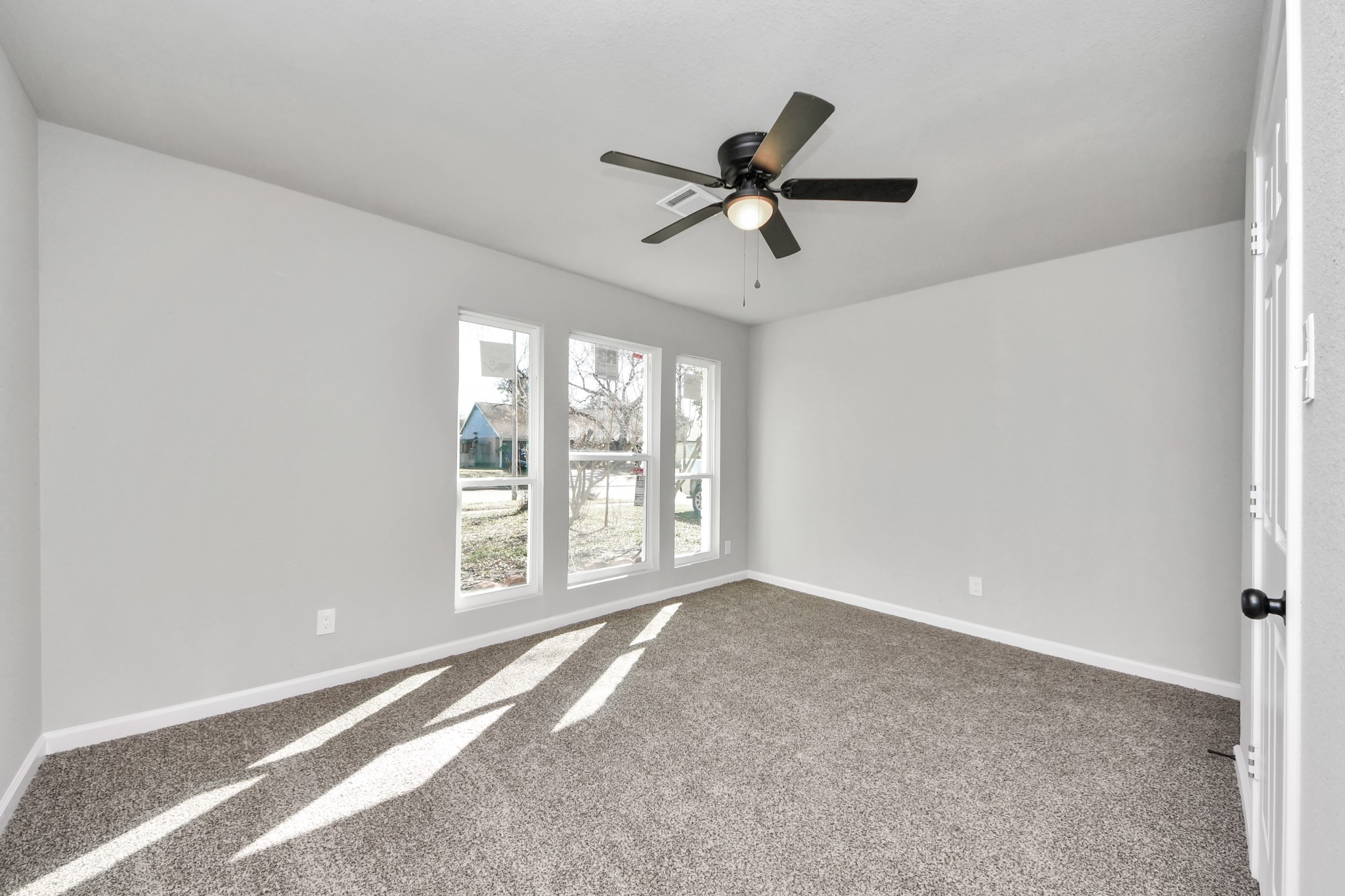 15123 Kaler Road Houston, TX 77060 - Photo 18 of 24 a view of an empty room with a window