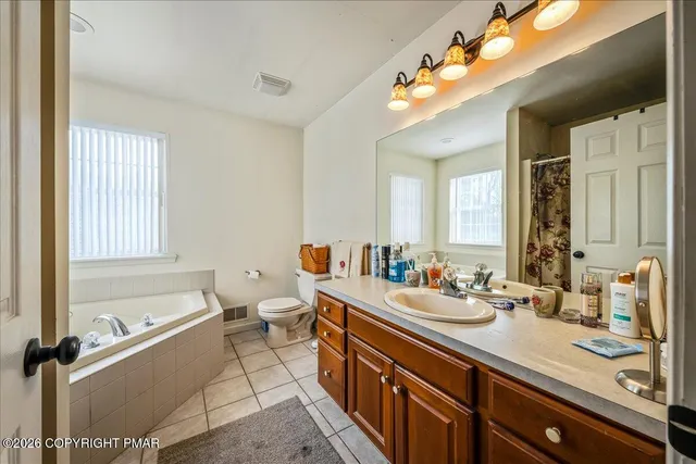 $512,900 | 318 Ramblewood Drive, Saylorsburg, PA 18353