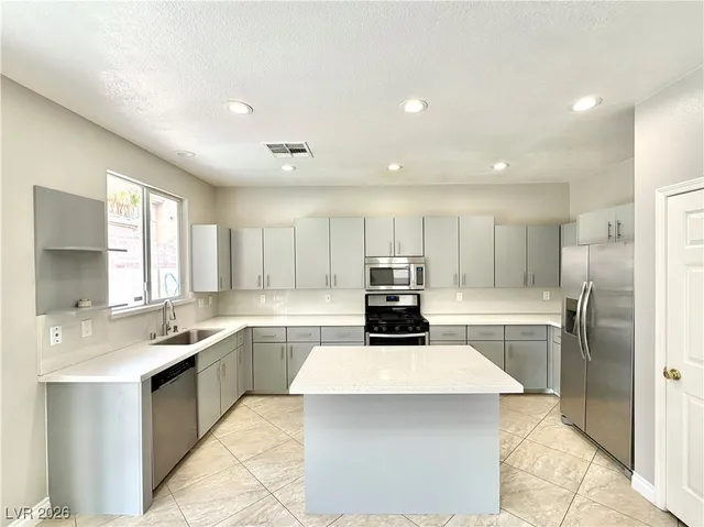 $2,600 | 4535 Sparwood Drive, Las Vegas, NV 89147