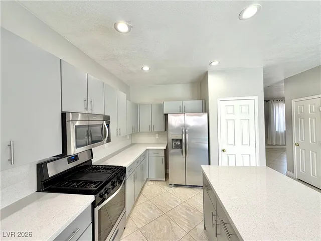 $2,600 | 4535 Sparwood Drive, Las Vegas, NV 89147