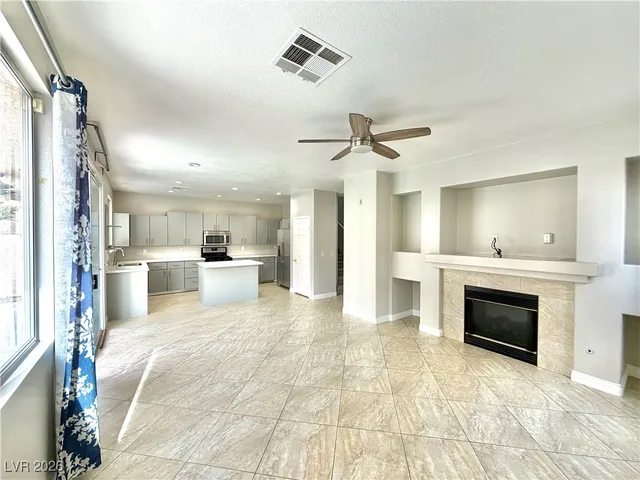 $2,600 | 4535 Sparwood Drive, Las Vegas, NV 89147