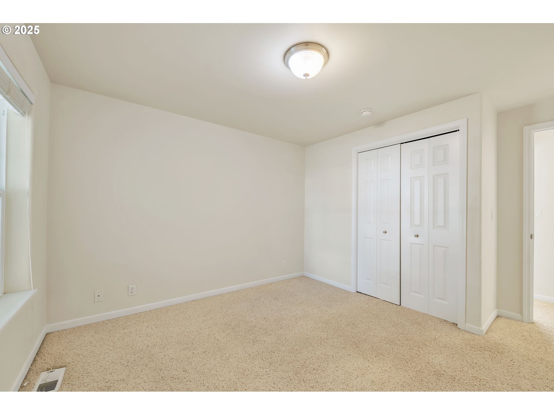 158 Mackin Avenue Eugene, OR 97404 - Photo 25 of 45 a view of an empty room
