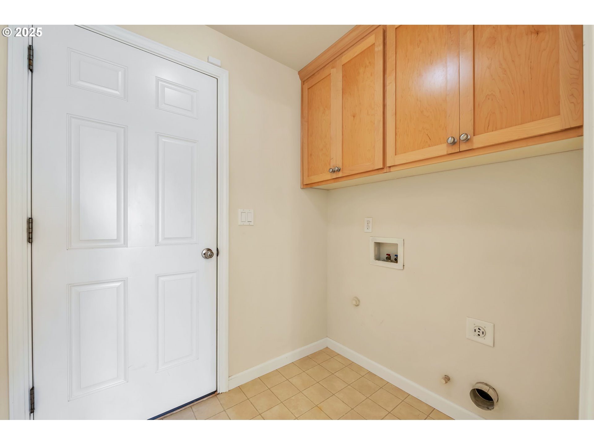 158 Mackin Avenue Eugene, OR 97404 - Photo 29 of 45 a view of a closet area