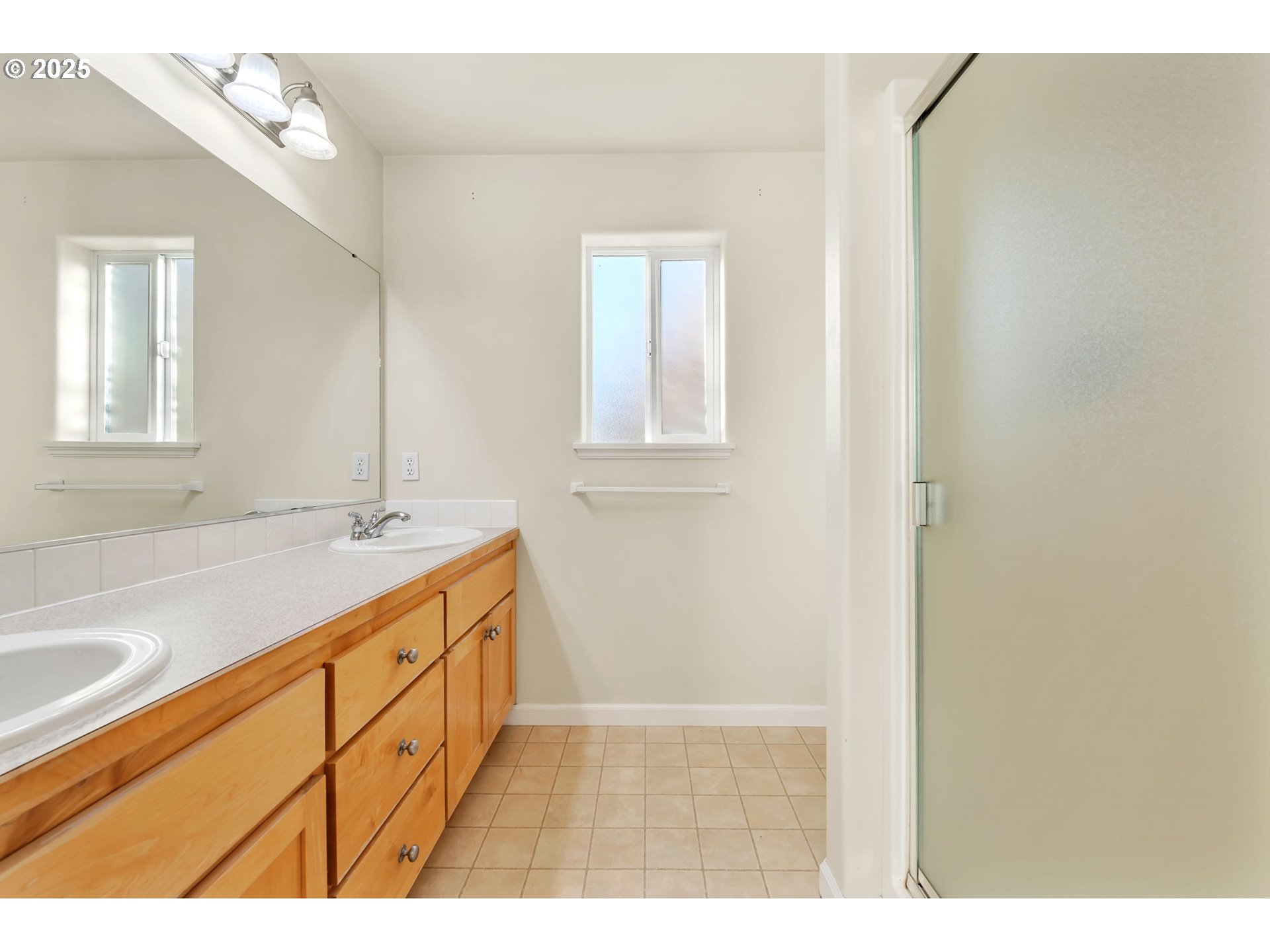 158 Mackin Avenue Eugene, OR 97404 - Photo 37 of 45 a bathroom with a sink a mirror and a bathtub