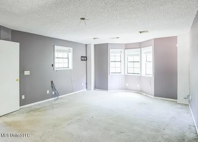 $97,400 | 215 Girl Scout Road, Grenada, MS 38901