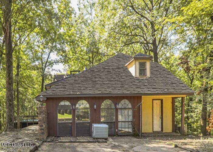 215 Girl Scout Road Grenada, MS 38901 - Photo 2 of 23 1